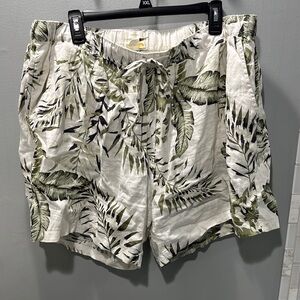 Leaf Print Women's Shorts